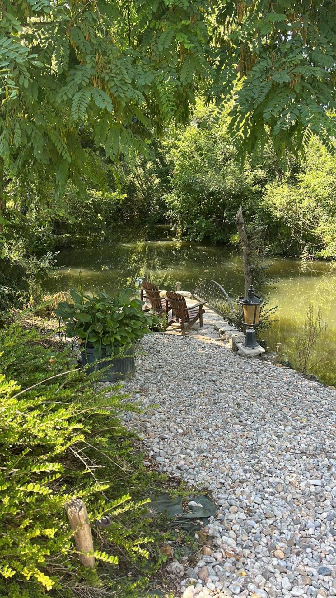 En Bord De Riviere Apartment Casseneuil Bagian luar foto