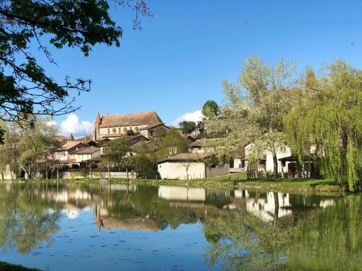 En Bord De Riviere Apartment Casseneuil Bagian luar foto